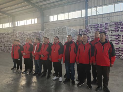 營銷精英參觀成品庫了解產(chǎn)品結(jié)構(gòu)' border= 營銷精英參觀成品庫了解產(chǎn)品結(jié)構(gòu)